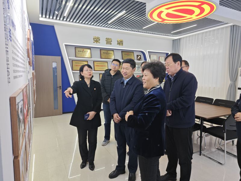 大鸡吧日小穴视频2025年05月09日上午 安阳市人大常委会副主任、市总工会党组书记、主席夏军一行莅临华阳电磁铁参观调研；对公司2023年全国五一劳动奖章获得者汪利娜慰问，并听取劳模工作室相关情况汇报